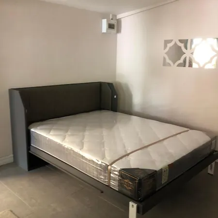 Silver Room Guest House Very Close Bangkok Hospital Exterior photo