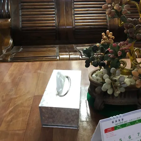 Silver Room Guest House Very Close Bangkok Hospital Exterior photo